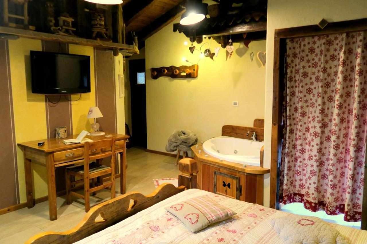 Romantica Suite Con Vasca Idromassaggio أَويستا المظهر الخارجي الصورة